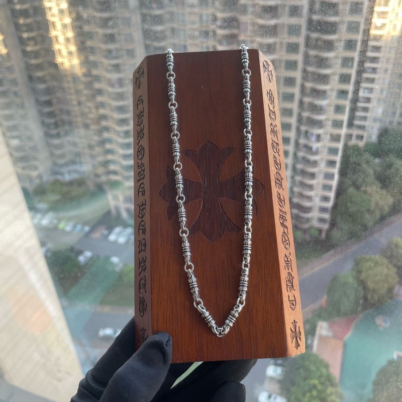 Ch*0me He**ts necklaces